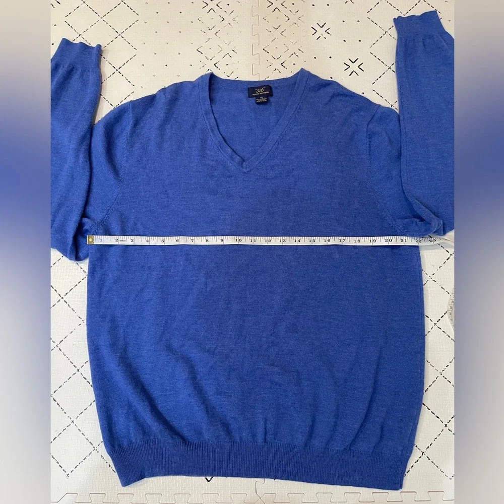 Brooks Brothers Merino wool v neck sweater XL‎